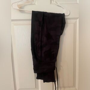 Black Lululemon camo joggers high rise